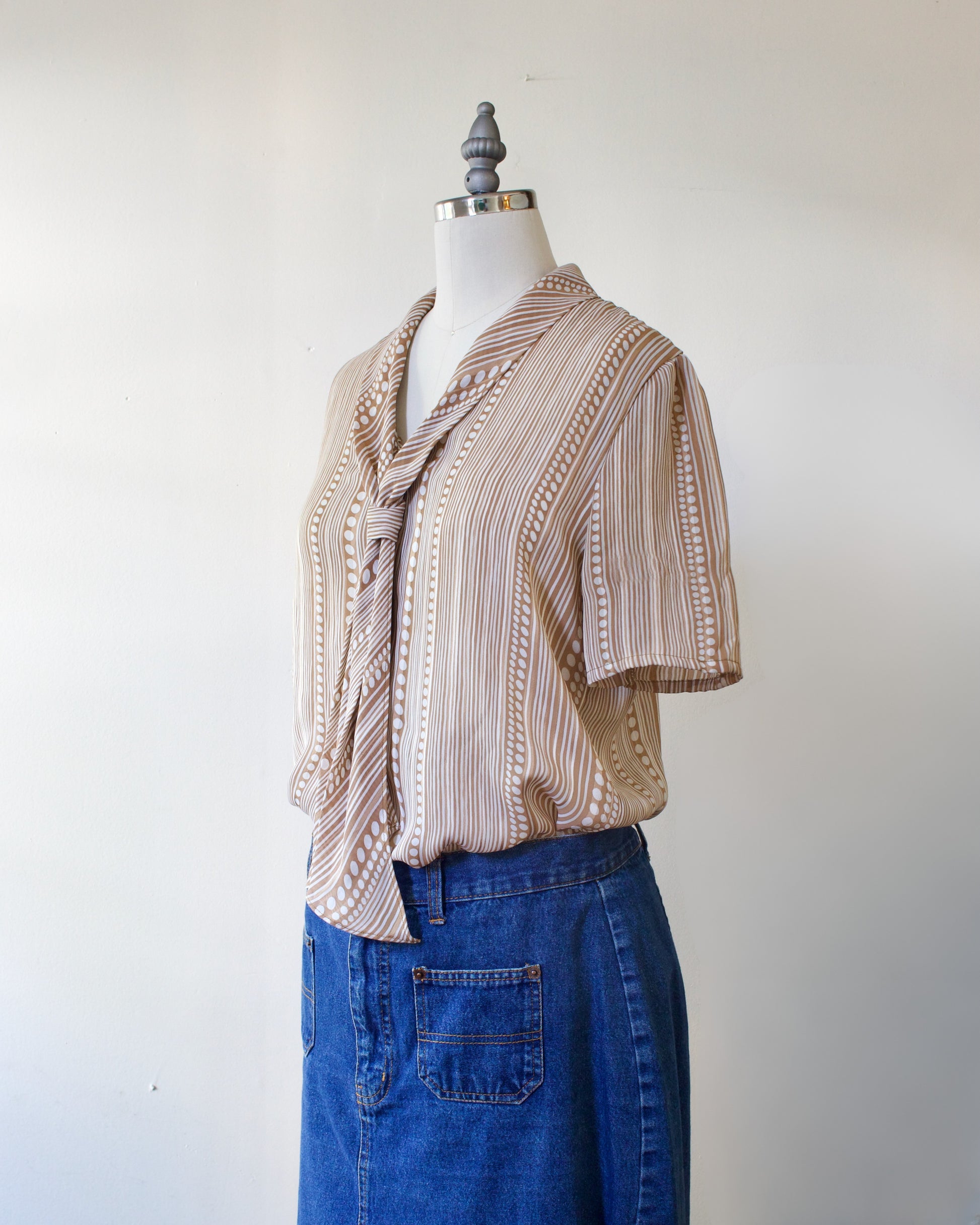 80s Stripe Print Tie Blouse x Shapely (S-M)